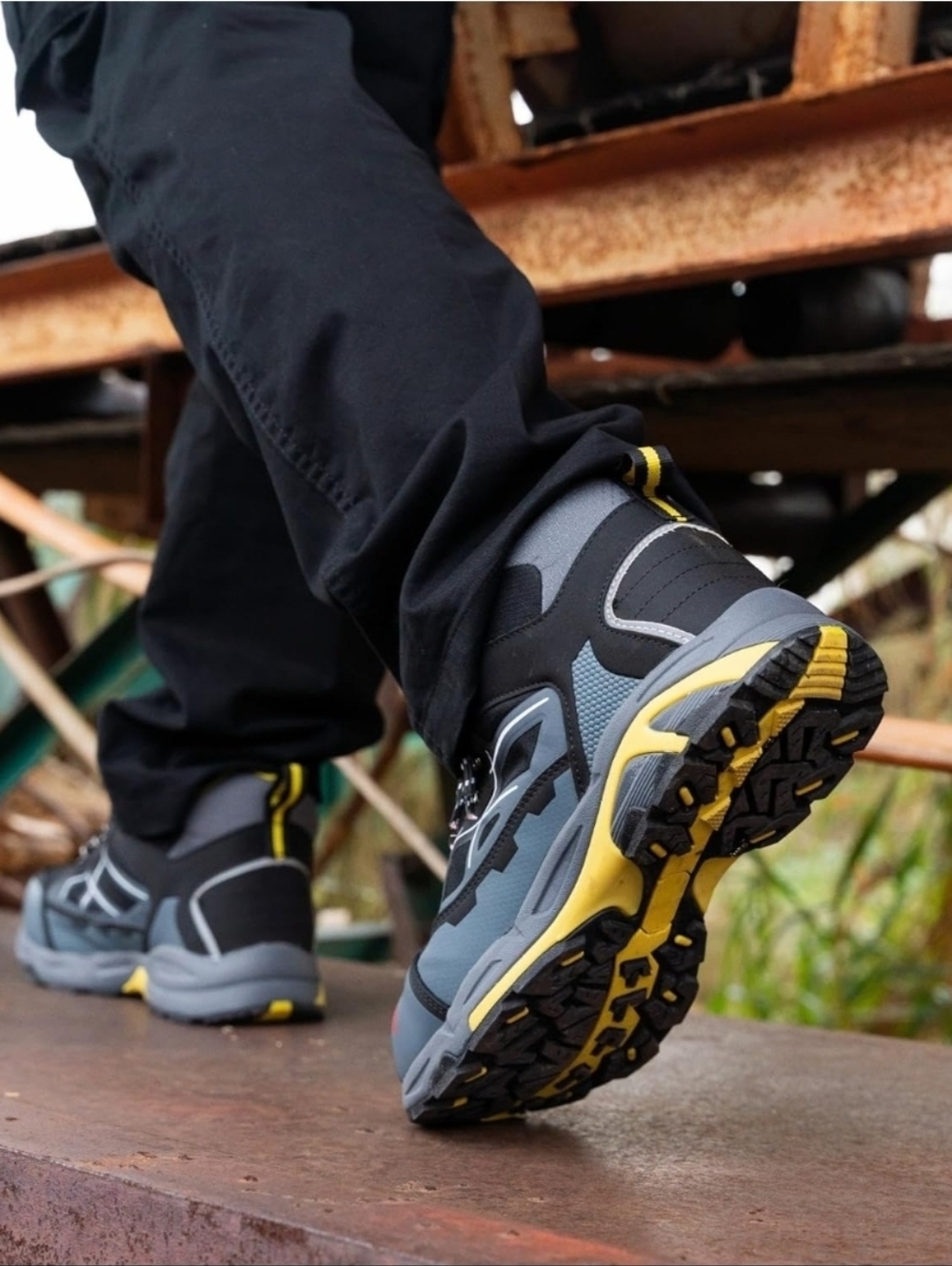 LARNMERN Steel Toe Work Boots Men,Non Slip Safety Hiking Sneakers Size 12